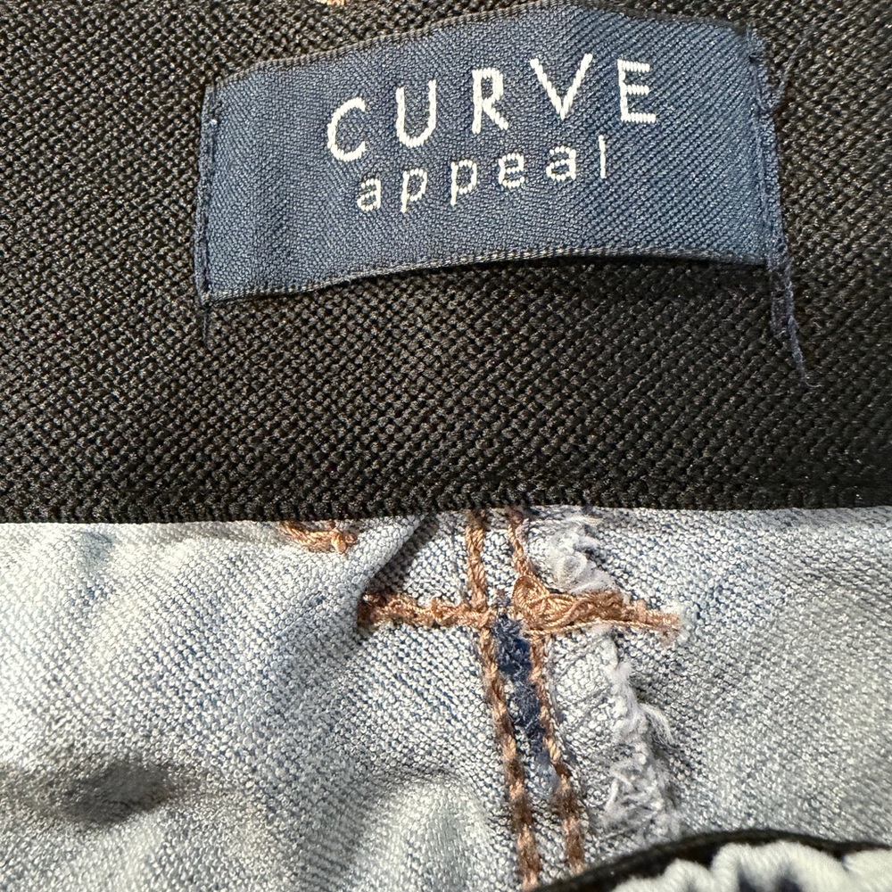 Curve Appeal Women's Light Wash Straight Jeans. Gently loved - Picture 2 of 12
